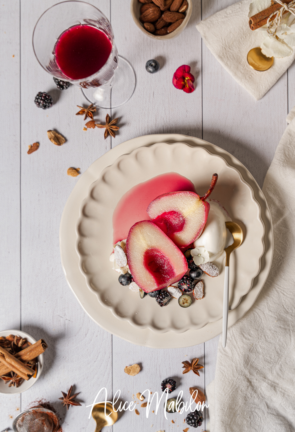 Recette Poires pochées au vin rouge, glace mascarpone