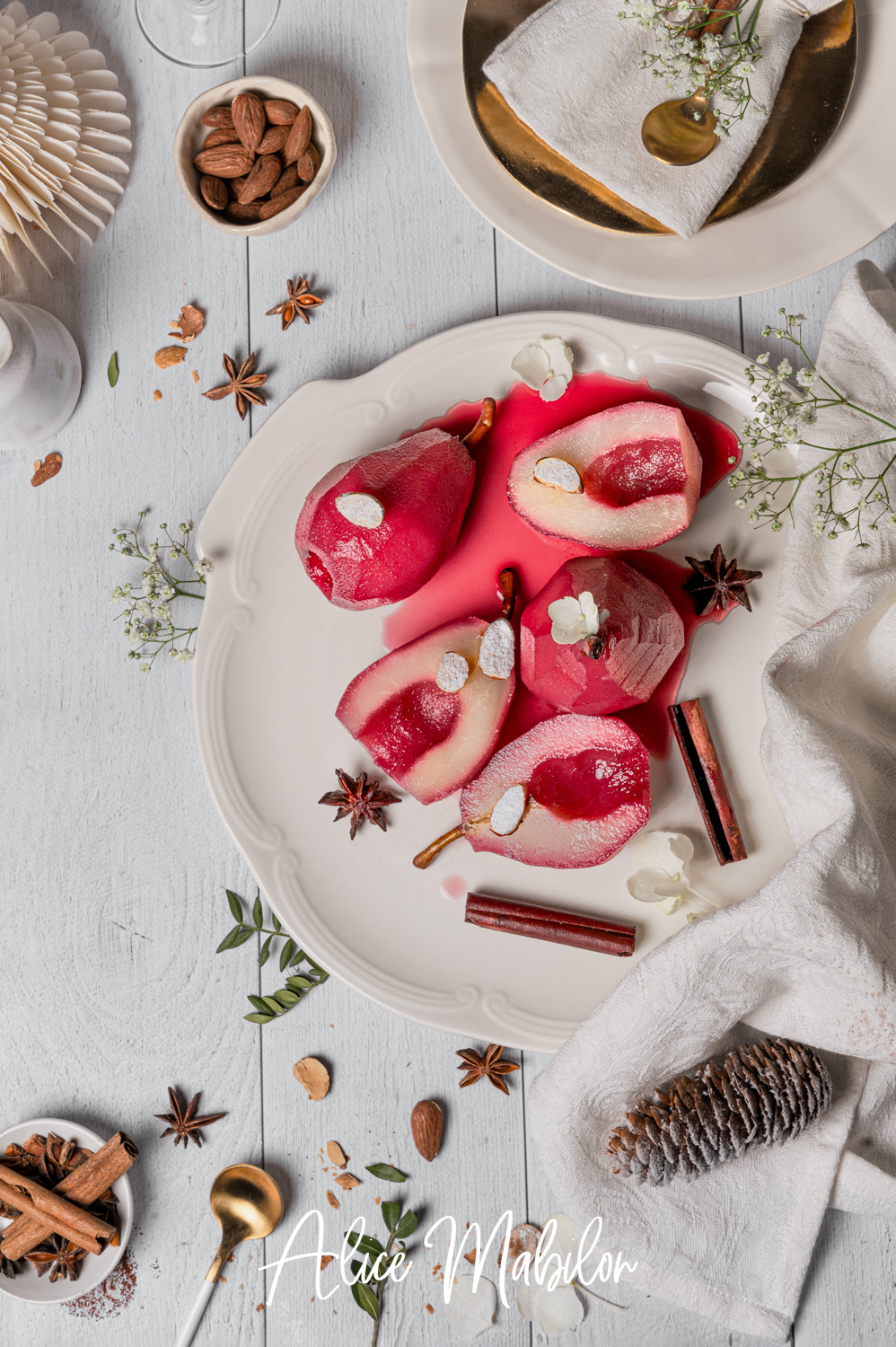 Découpe Poires pochées au vin rouge